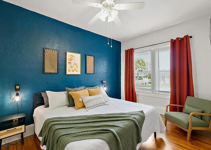 Downtown Den-King Bed~Heart Of Eustis~Queen Sleeper~Upstairs~Bright & Happy