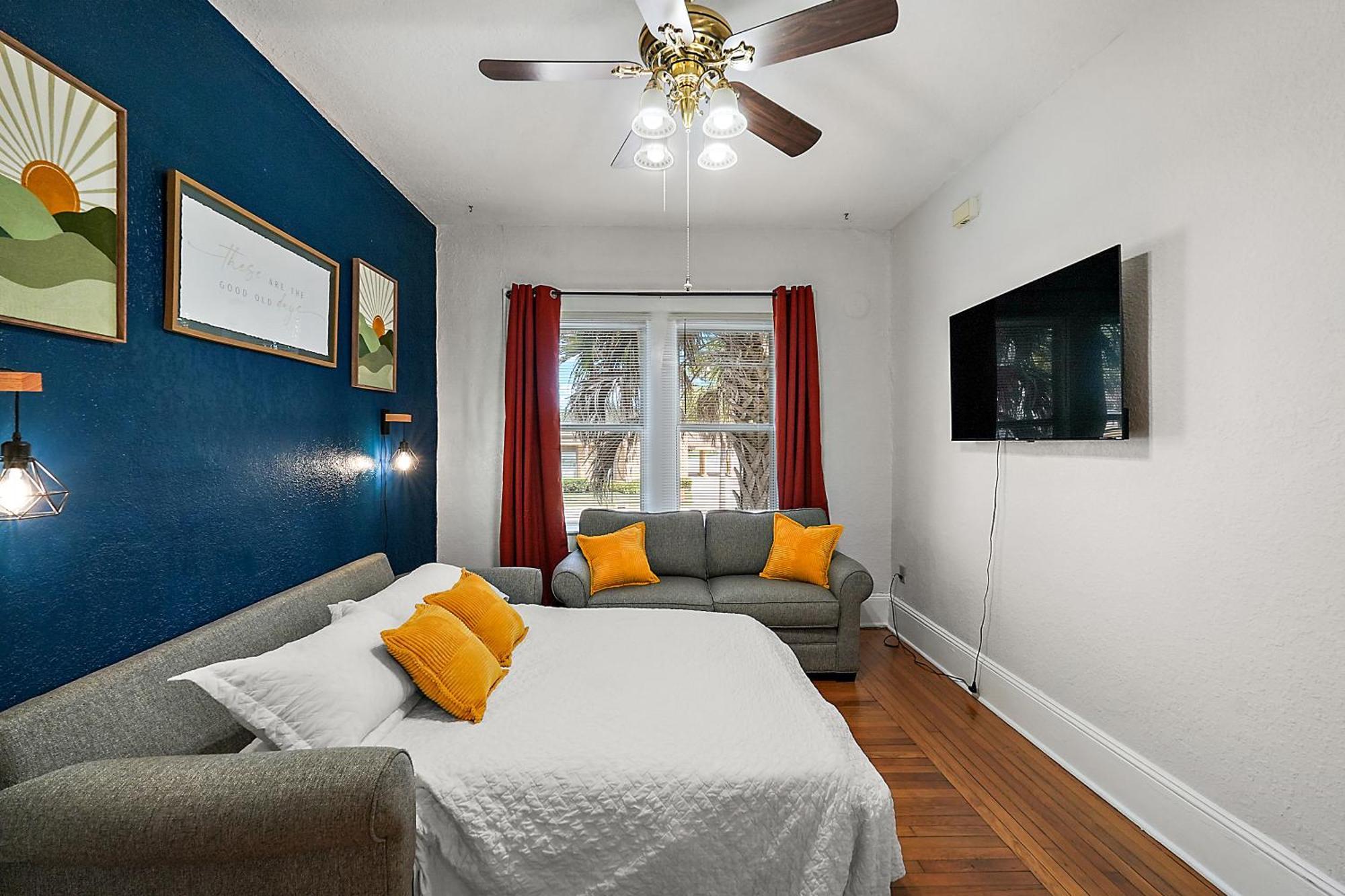 Downtown Den-king Bed~heart Of Eustis~queen Sleeper~upstairs~bright & Happy Appartement *