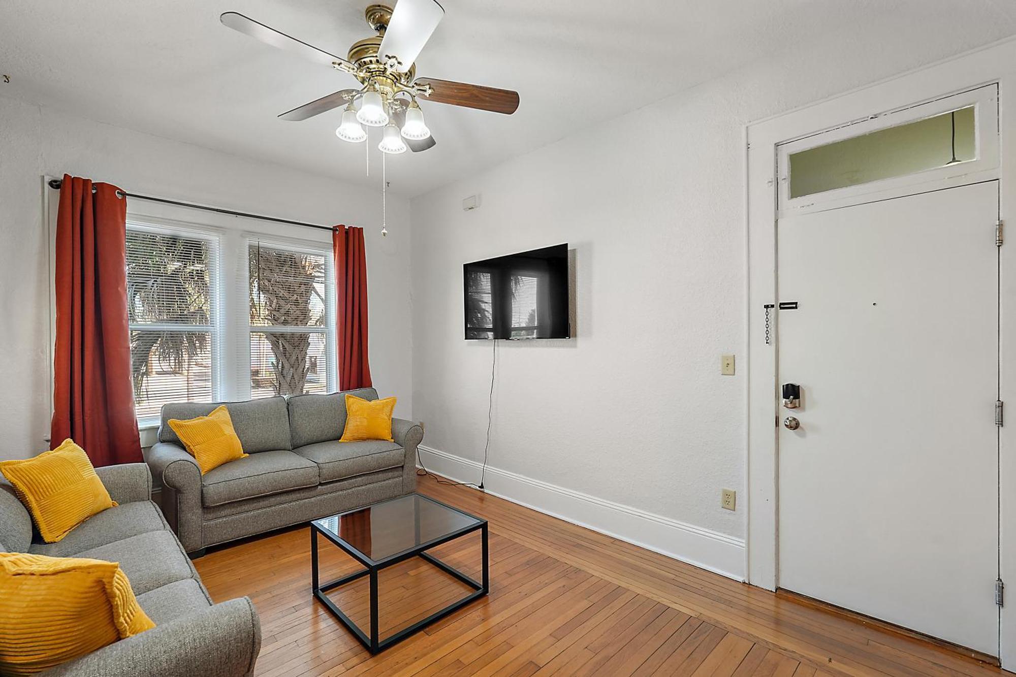 Appartement Downtown Den-king Bed~heart Of Eustis~queen Sleeper~upstairs~bright & Happy