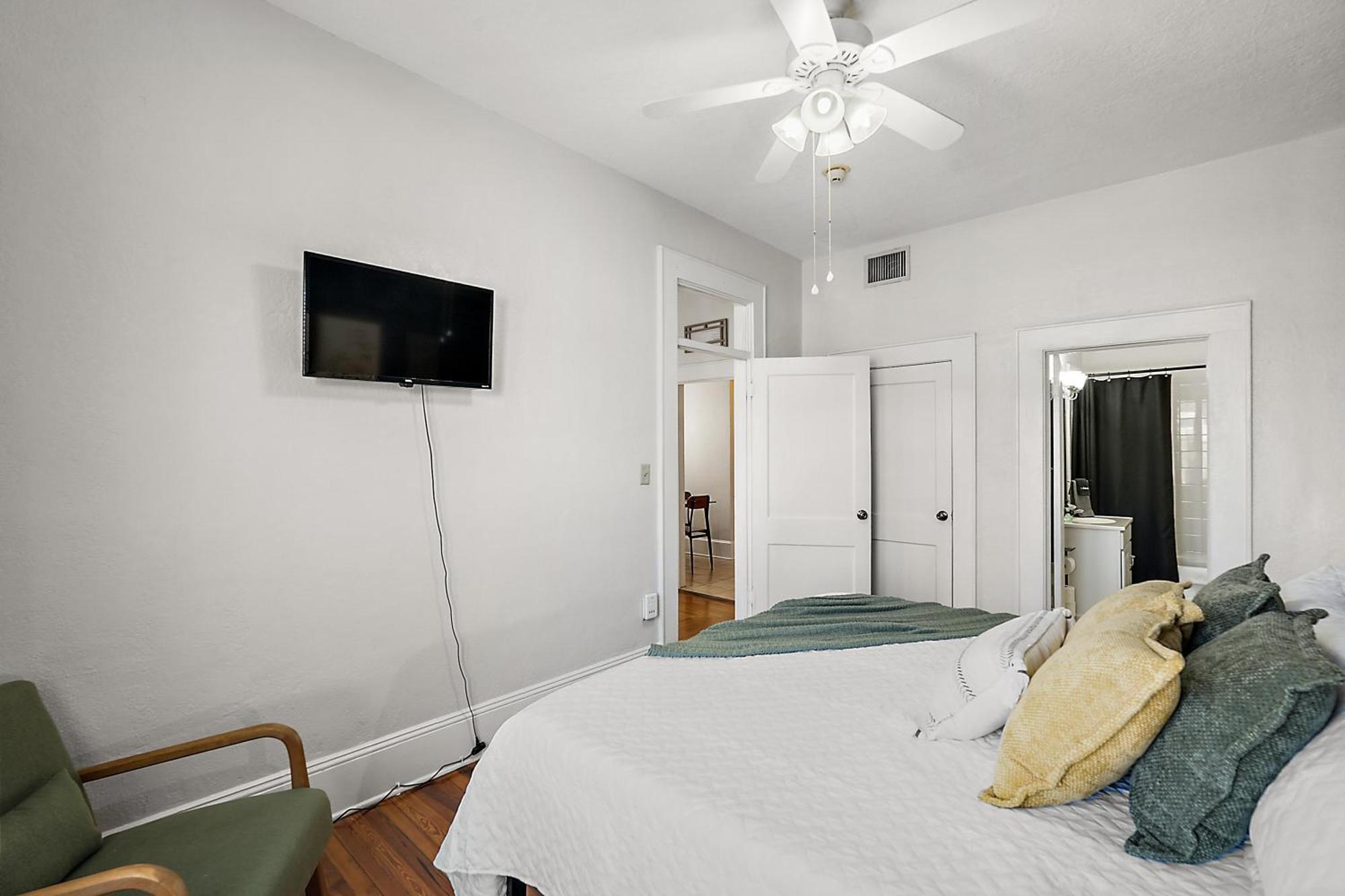 Appartement Downtown Den-king Bed~heart Of Eustis~queen Sleeper~upstairs~bright & Happy *